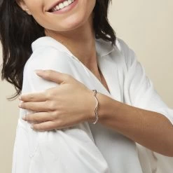 Bracelet Jonc Jennie Ondule Or Blanc -Bijouterie primée. B3BFBW0342 model0