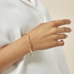 Bracelet Jonc Jennie Ondule Or Jaune -Bijouterie primée. B3BFJW0780 model1