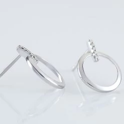 Boucles D'oreilles Puces Melissande Or Blanc Diamant -Bijouterie primée. B3OFBDW732 view2