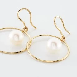 Boucles D'oreilles Pendantes Joris Or Jaune Perle De Culture 8 Boucles D'oreilles Pendantes Joris Or Jaune Perle De Culture -Bijouterie primée. B3OFJU2355 view2