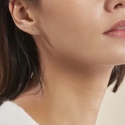 Boucles D'oreilles Puces Anne-berengere Triangle Or Jaune -Bijouterie primée. B3OFJW007X model0