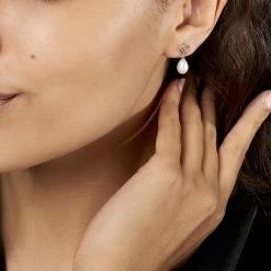 Boucles D'oreilles Pendantes Miley Argent Blanc Perle De Culture 8 Boucles D'oreilles Pendantes Miley Argent Blanc Perle De Culture -Bijouterie primée. FAOFBU2149 model0